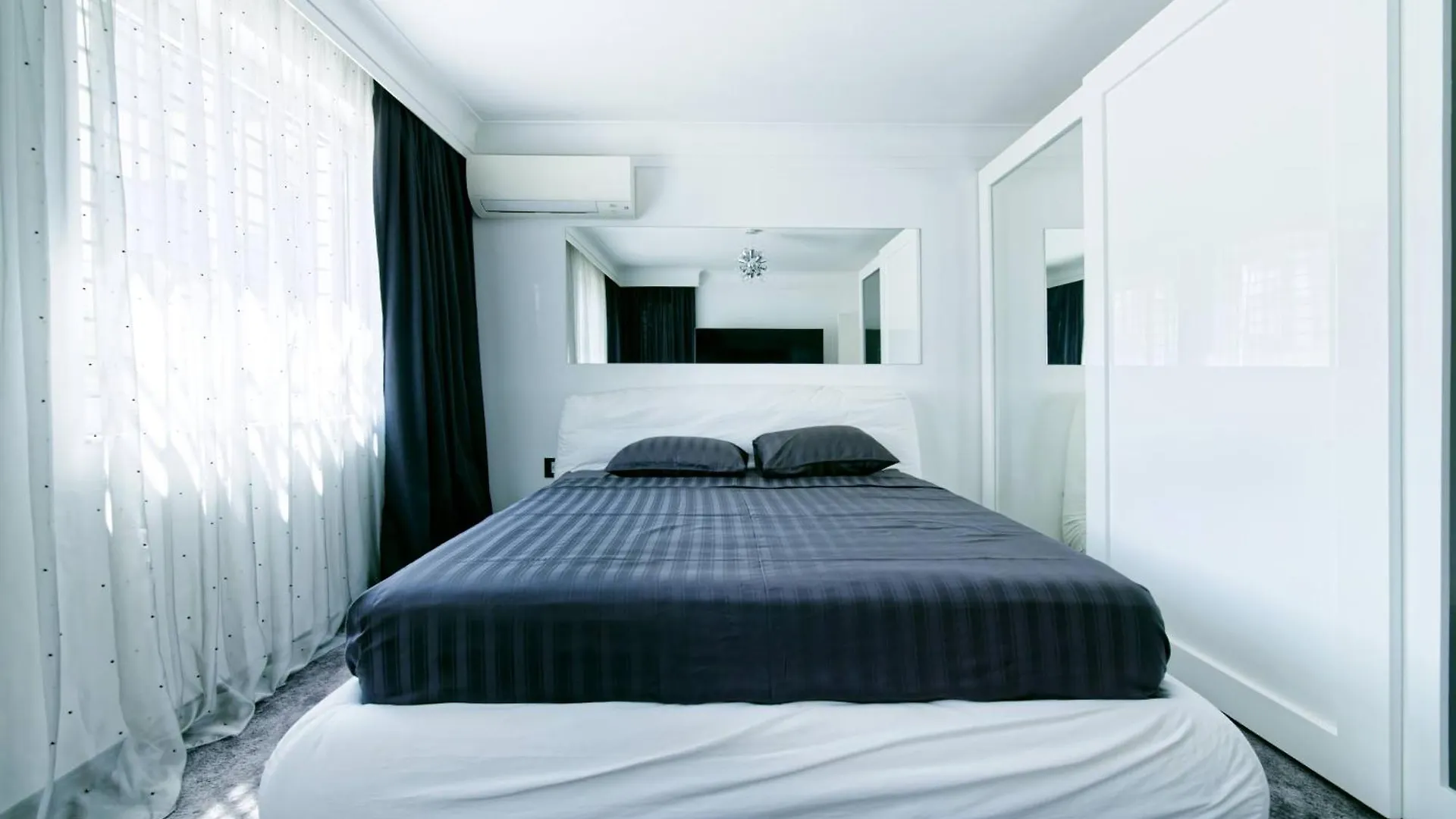 Fendi Style Suite In Lozenets, Marinela Hotel Sofia Apartament
