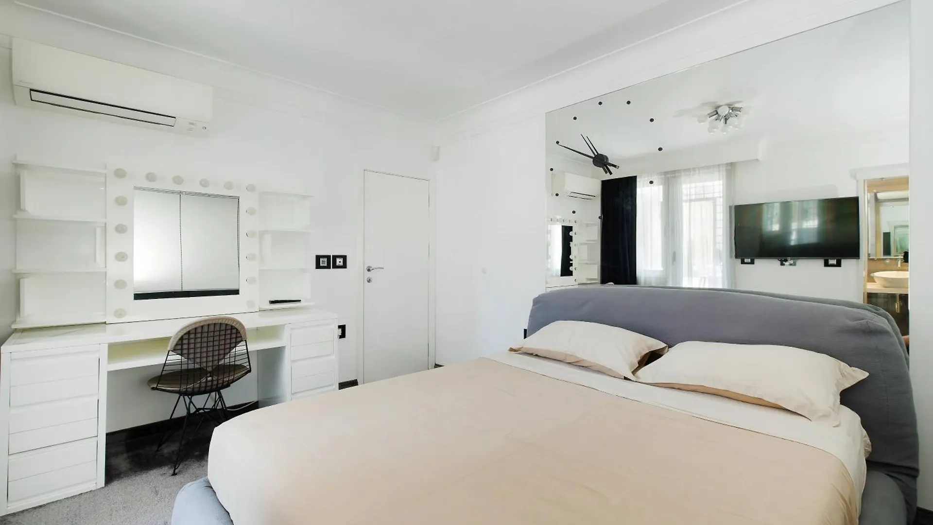 Fendi Style Suite In Lozenets, Marinela Hotel Sofia Bulgaria
